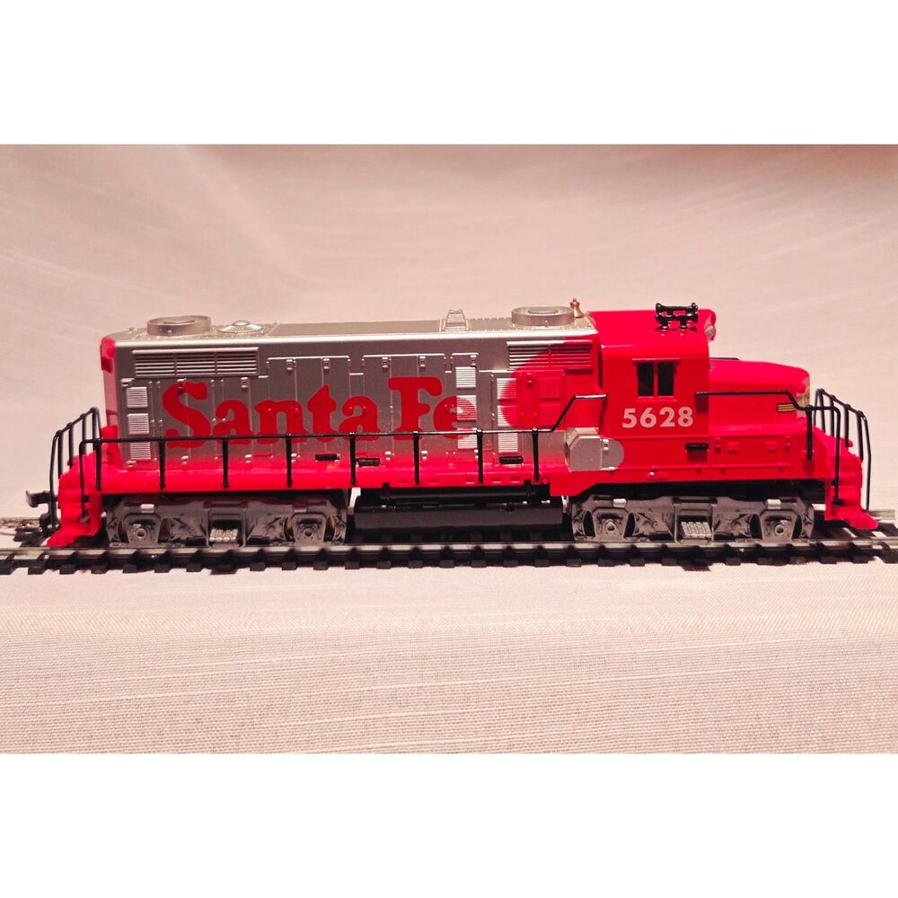 Tyco HO Scale EMD GP20 Diesel Locomotive #5628 Santa Fe Warbonnet